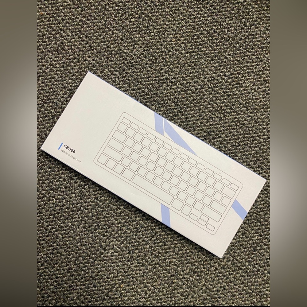 Rose Gold Wireless Mini Keyboard - Picture 2 of 2